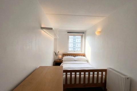 3 bedroom flat to rent, Lucas Court, Strasberg Road, Battersea, SW11