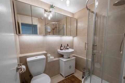 3 bedroom flat to rent, Lucas Court, Strasberg Road, Battersea, SW11