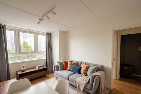 3 bedroom flat to rent, Lucas Court, Strasberg Road, Battersea, SW11