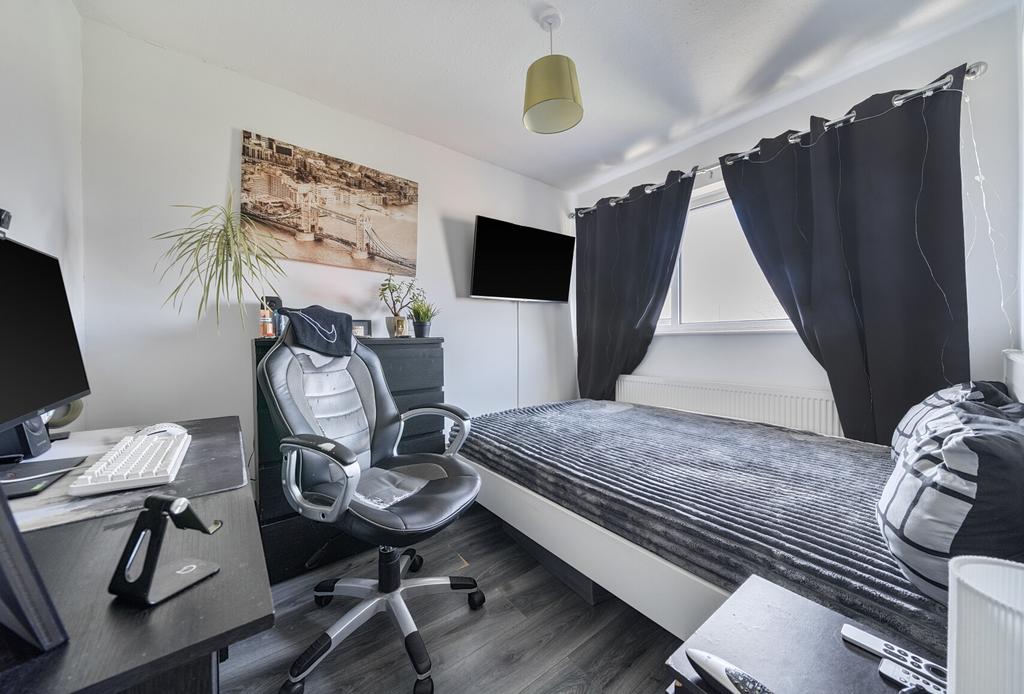 1423932-16-69afff...