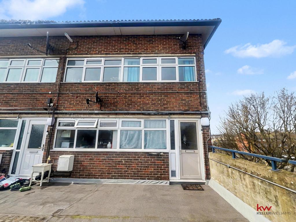 Detached house exterior, driveway