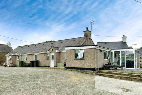 undefined, Elim, Llanddeusant, Anglesey, LL65