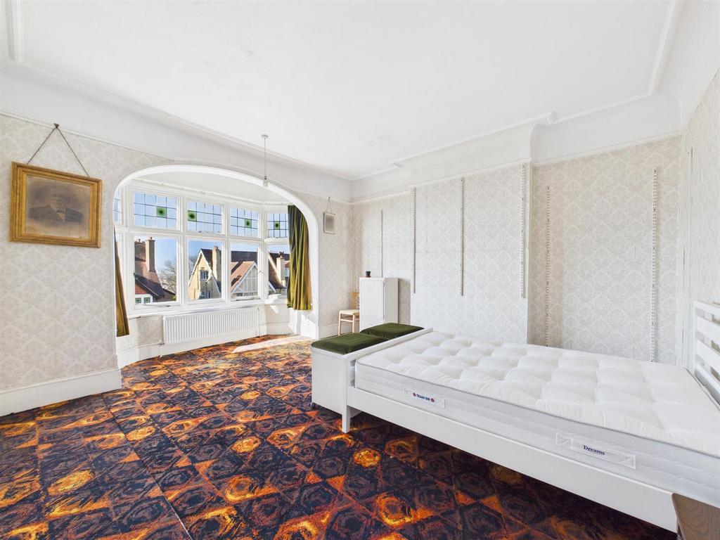 CAM02885 G0-PR0585-STILL025.jpg