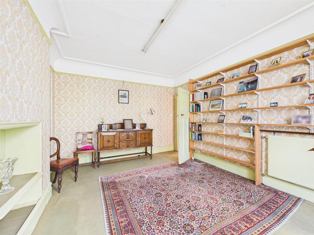 CAM02885 G0-PR0585-STILL009.jpg