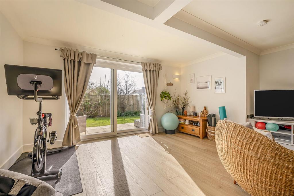 8679338-interior19.jpg