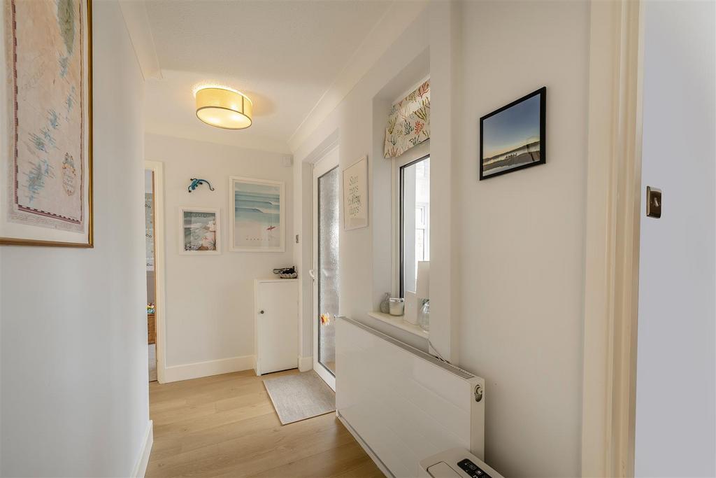 8679338-interior16.jpg