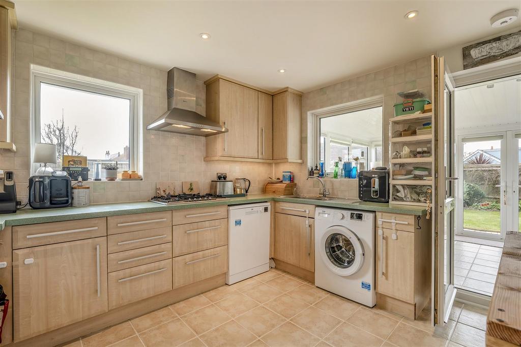 8679338-interior10.jpg