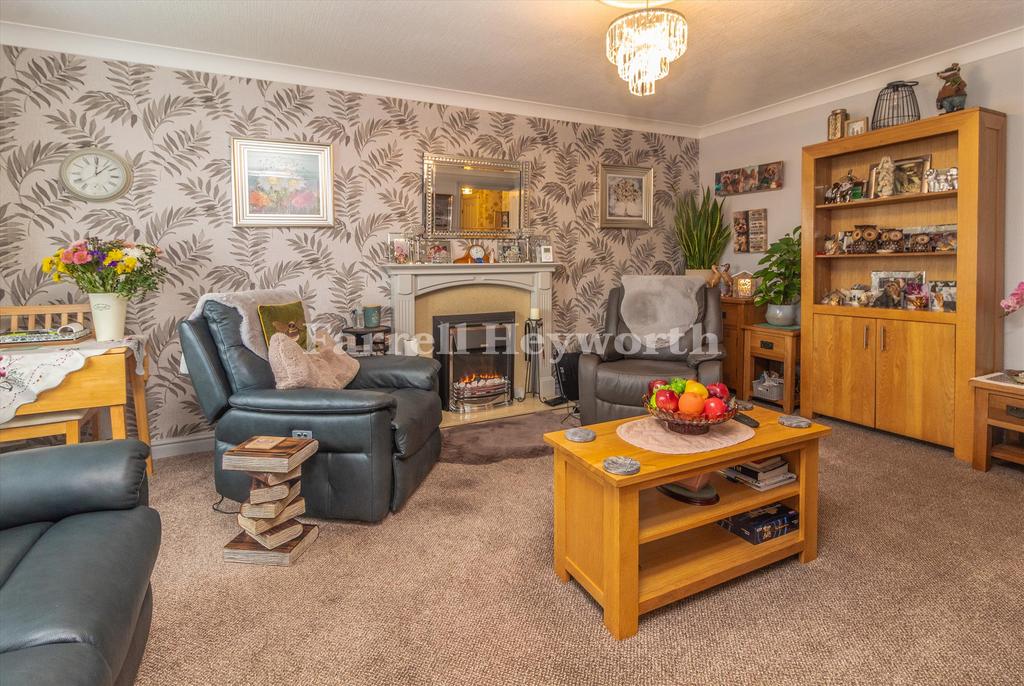 Lounge image 3