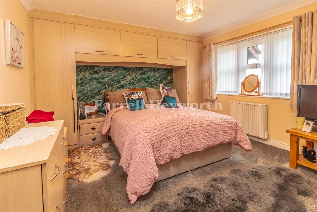 Bedroom 1 image 2