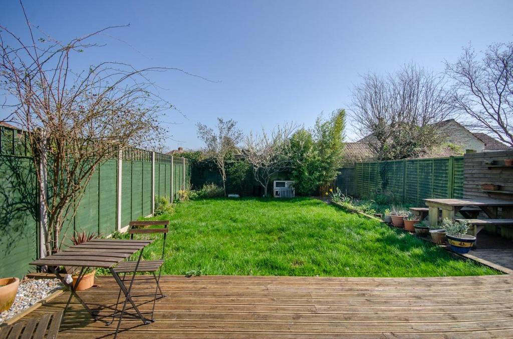 Rear garden pic 2.jpg
