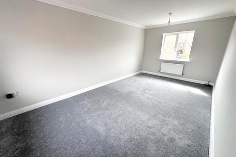 2 bedroom flat to rent, Grenada Close, Eastbourne