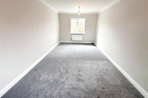 2 bedroom flat to rent, Grenada Close, Eastbourne