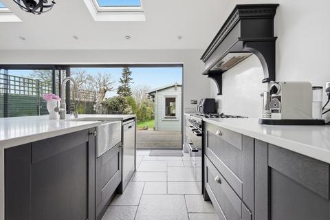 3 bedroom detached house for sale, Tatsfield Avenue, Essex, EN9