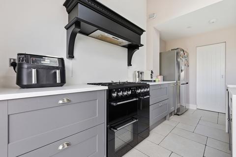 3 bedroom detached house for sale, Tatsfield Avenue, Essex, EN9