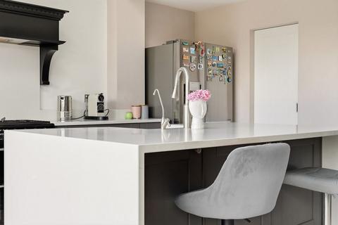 3 bedroom detached house for sale, Tatsfield Avenue, Essex, EN9