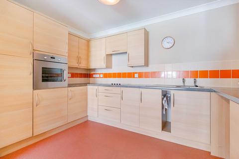 2 bedroom flat for sale, Lealands Drive, Uckfield TN22