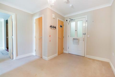 2 bedroom flat for sale, Lealands Drive, Uckfield TN22