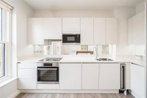 1 bedroom flat to rent, Hampton Road, Teddington TW11
