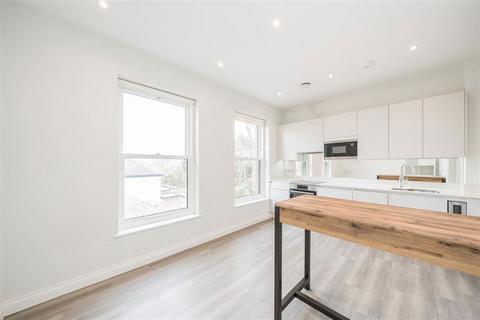 1 bedroom flat to rent, Hampton Road, Teddington TW11