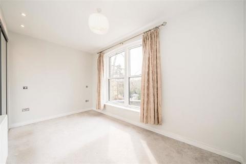 1 bedroom flat to rent, Hampton Road, Teddington TW11