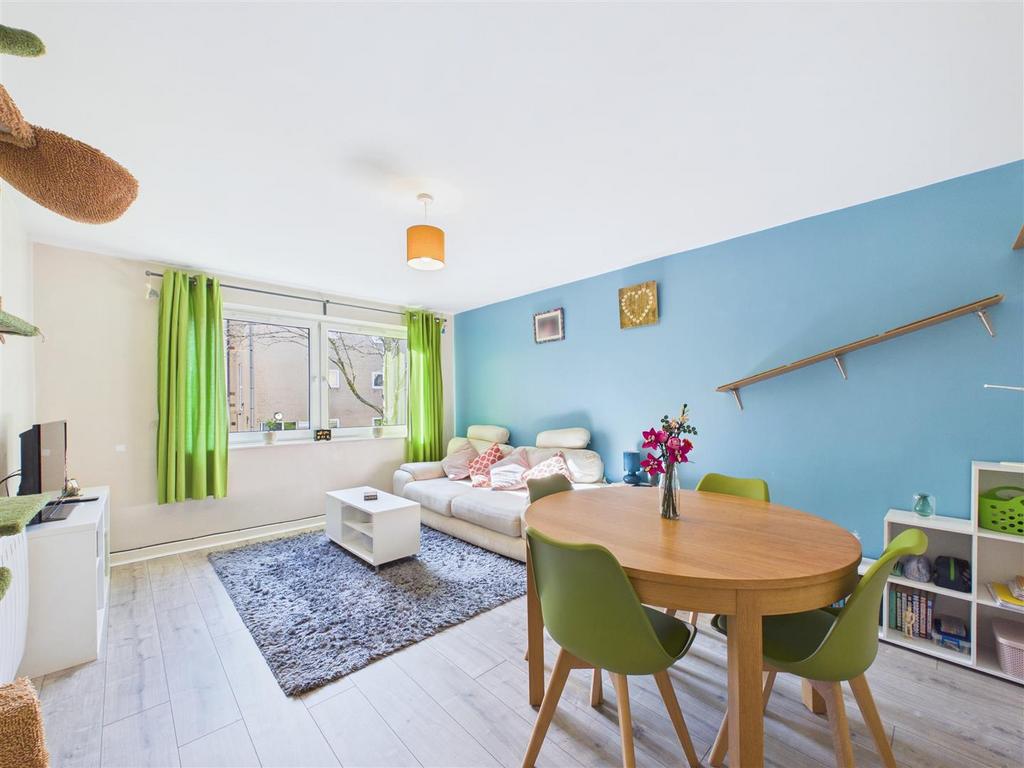 CAM05663 G0-PR0111-STILL001.jpg