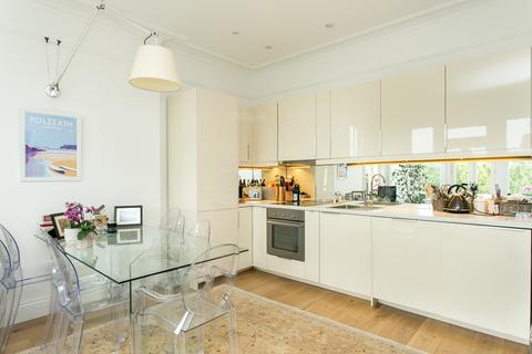 2 bedroom flat to rent, Clapham Common North Side London SW4
