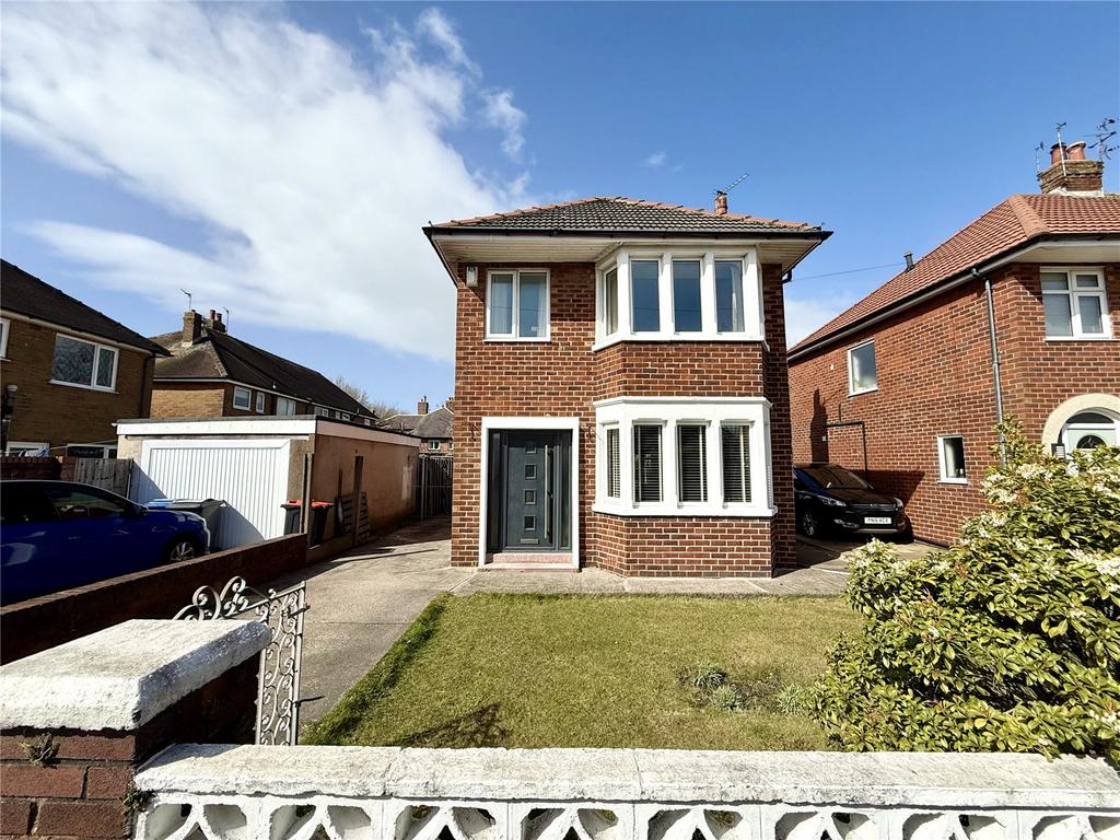 Springfield Drive... 3 bed detached house for sale - £220,000