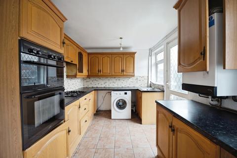 undefined, Chigwell View, Romford, RM5