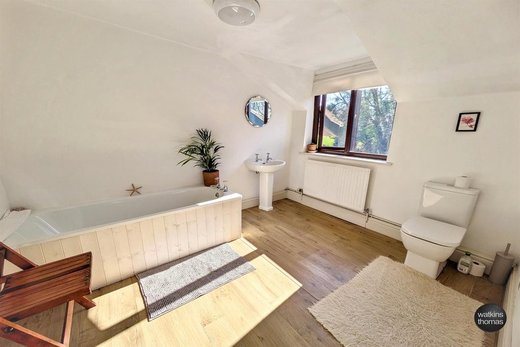 En-suite bathroom