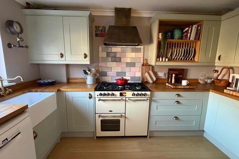 3 bedroom semi-detached house for sale, Chyngton Close, Eastbourne