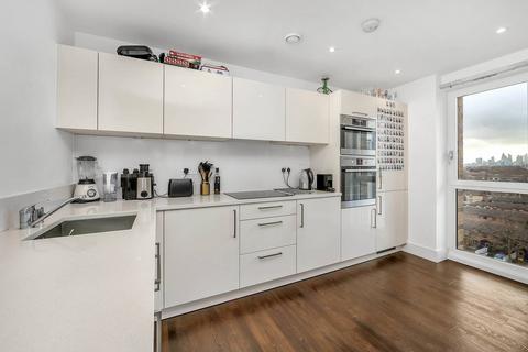 3 bedroom flat for sale, 5 Hannaford Walk, London E3