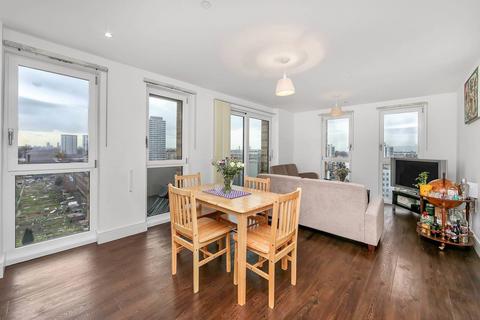 3 bedroom flat for sale, 5 Hannaford Walk, London E3