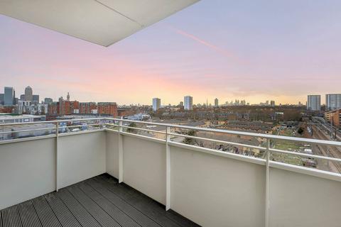 3 bedroom flat for sale, 5 Hannaford Walk, London E3