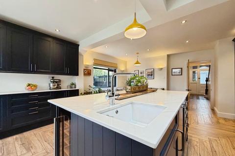 4 bedroom detached house for sale, Station Road, Little Sutton