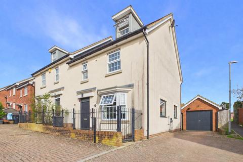 4 bedroom semi-detached house for sale, Beaney View, Wiltshire SN2