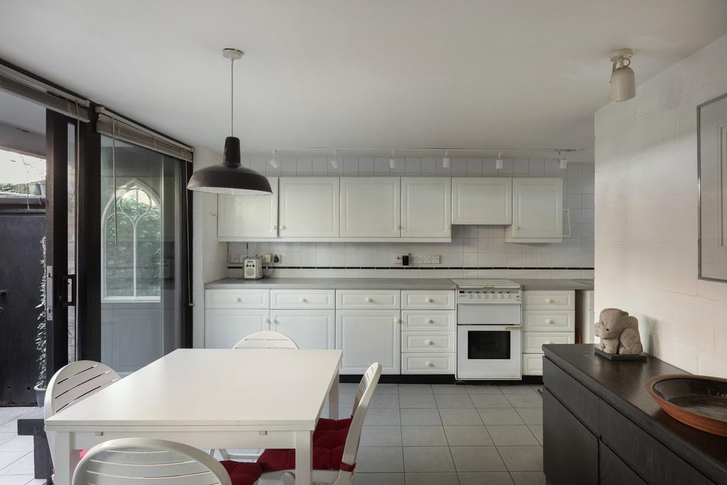330864 - RF-66-70-CAMDEN-MEWS-036.jpg