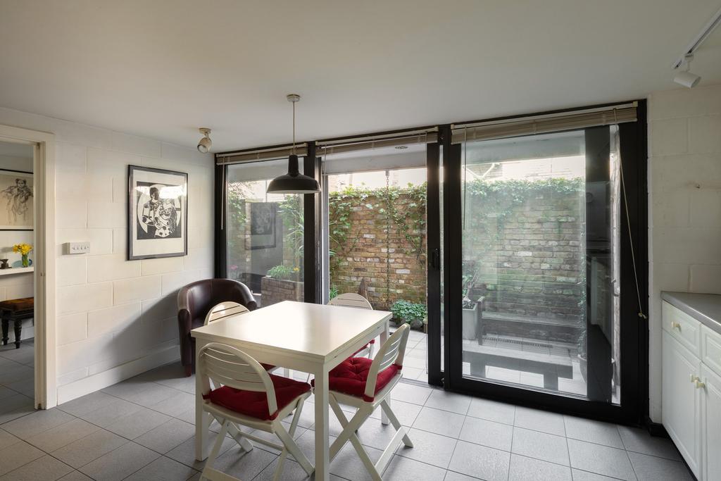 330866 - RF-66-70-CAMDEN-MEWS-038.jpg