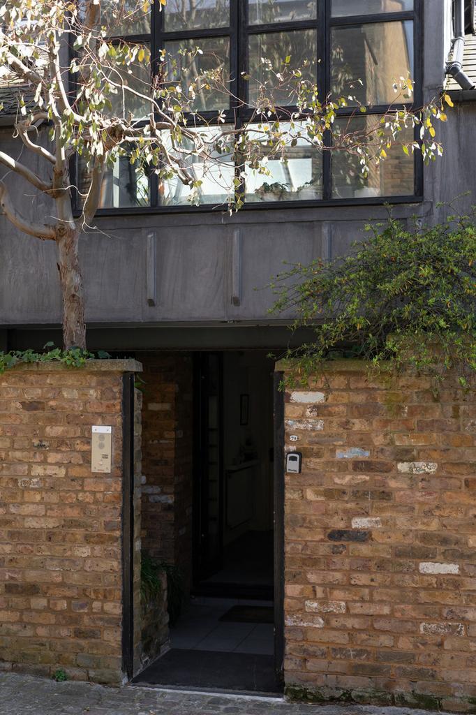 330833 - RF-66-70-CAMDEN-MEWS-005.jpg