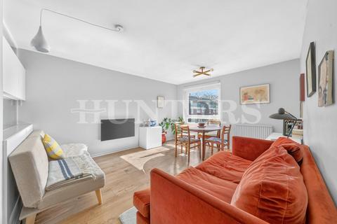 1 bedroom flat for sale, Victoria Crescent, London, N15