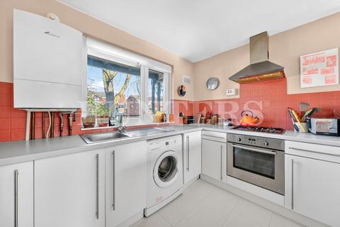 1 bedroom flat for sale, Victoria Crescent, London, N15