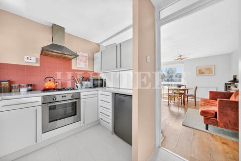 1 bedroom flat for sale, Victoria Crescent, London, N15