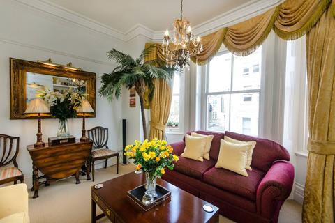 2 bedroom flat for sale, Earls Court Square, Earls Court, London, SW5