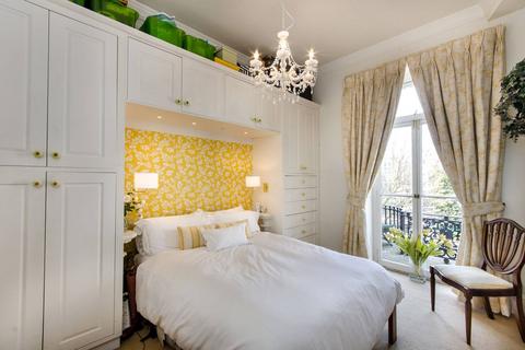 2 bedroom flat for sale, Earls Court Square, Earls Court, London, SW5