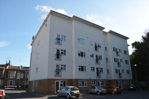 2 bedroom flat to rent, Eaton Road, Margate, CT9