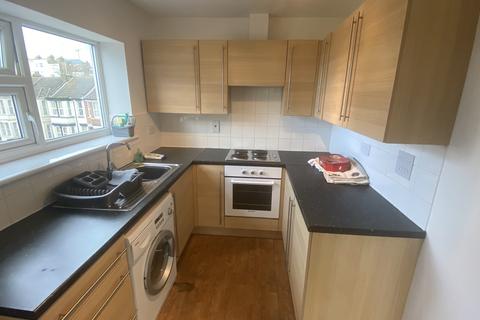 2 bedroom flat to rent, Eaton Road, Margate, CT9