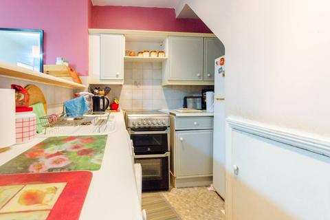 2 bedroom end of terrace house to rent, Coleridge Road, London, N12 8DE, North Finchley, London, N12