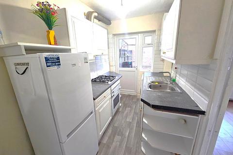 3 bedroom terraced house for sale, Woodrow Avenue, Hayes, Greater London, UB4