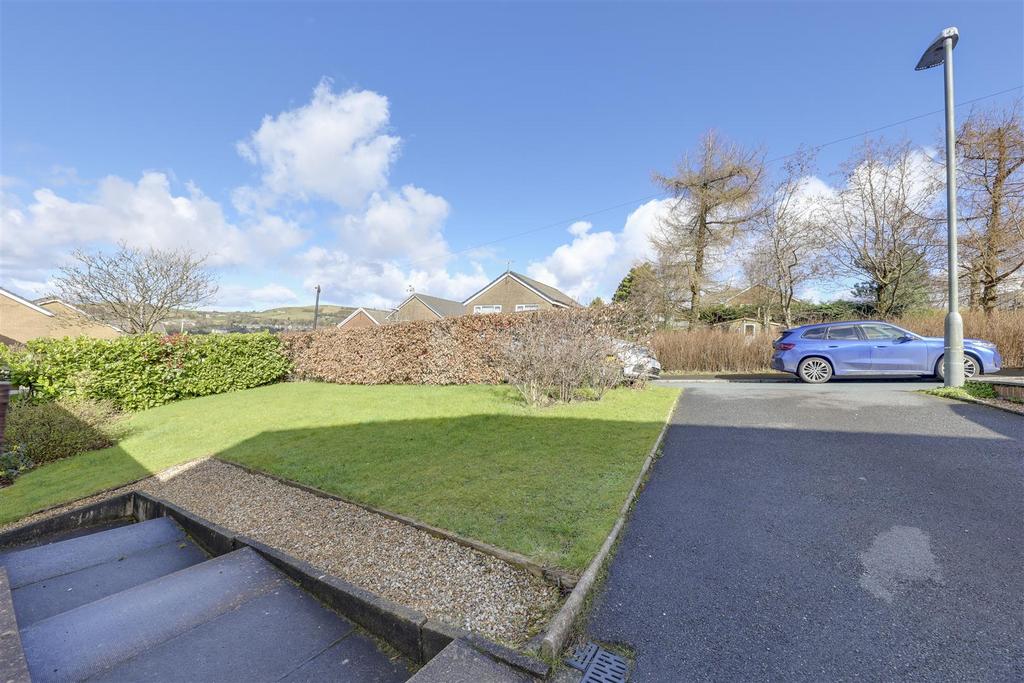 Front Garden &amp; Driveway