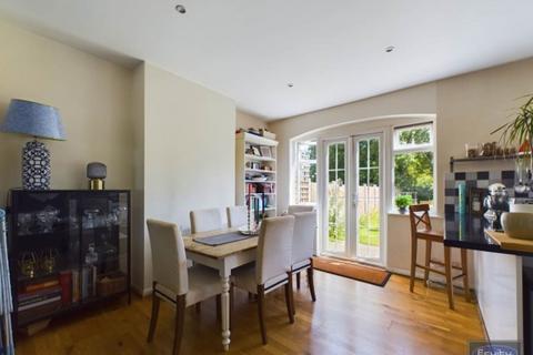 3 bedroom semi-detached house to rent, Elder Road, London, SE27