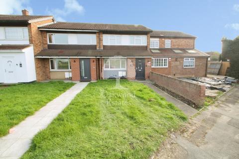 3 bedroom terraced house to rent, Parlaunt Road, Langley SL3
